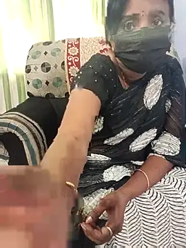 Snapshot of Tinarosy13 chatting on February 21, 2026, 9:00 am Tinarosy13 online show from February 21, 2026, 9:00 am