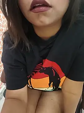 Hot Twinkle online show from April 21, 2026, 7:37 am