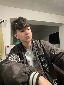 Snapshot of ravenryx chatting on February 4, 2026, 3:40 pm ravenryx online show from February 4, 2026, 3:40 pm