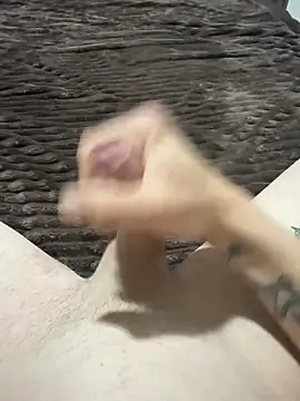 chrisst32 online show from April 19, 2026, 9:28 pm