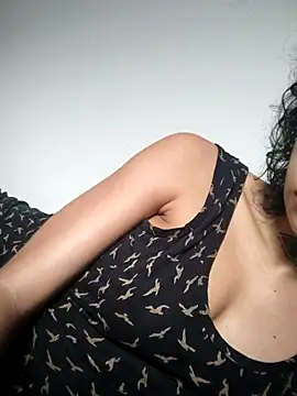 DesireLola online show from July 28, 2026, 3:21 pm