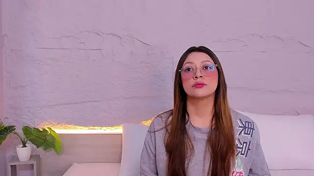 lanna 18  online show from February 3, 2026, 11:48 am