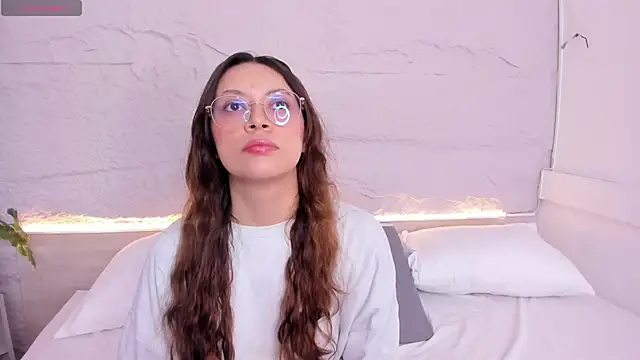 lanna 18  online show from February 25, 2026, 11:54 am