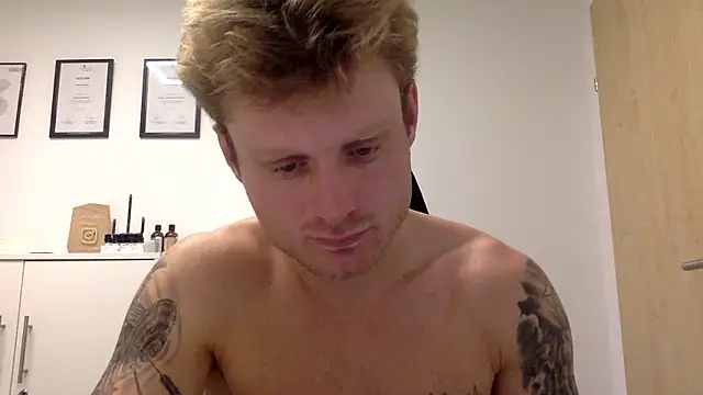 Snapshot of Fitlover1994 chatting on January 9, 2026, 7:48 am Fitlover1994 online show from January 9, 2026, 7:48 am