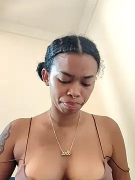 Snapshot of shenna_brunette chatting on February 8, 2026, 5:10 pm shenna brunette online show from February 8, 2026, 5:10 pm