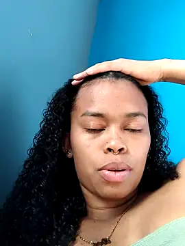 Snapshot of shenna_brunette chatting on June 1, 2026, 9:36 pm shenna brunette online show from June 1, 2026, 9:36 pm