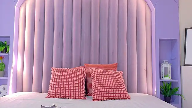 Snapshot of AmberStonne__ chatting on April 6, 2026, 1:45 am AmberStonne online show from April 6, 2026, 1:45 am