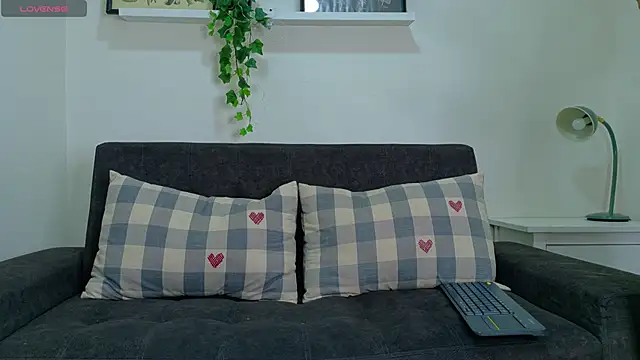 Snapshot of AmberStonne__ chatting on April 2, 2026, 3:02 am AmberStonne online show from April 2, 2026, 3:02 am