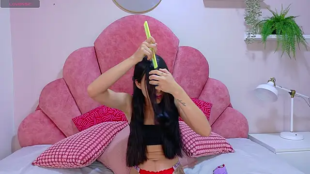 Snapshot of AmberStonne__ chatting on April 9, 2026, 2:57 am AmberStonne online show from April 9, 2026, 2:57 am