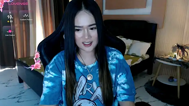 Snapshot of simplykhate chatting on February 18, 2026, 1:47 am simplykhate online show from February 18, 2026, 1:47 am