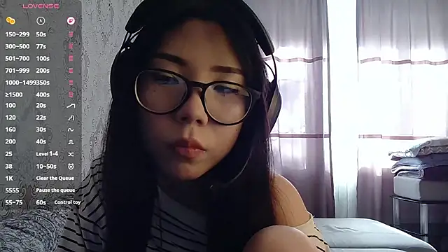 AprilOnilll online show from March 16, 2026, 4:09 am