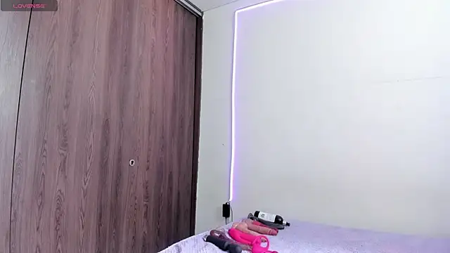 maazikeenx online show from April 10, 2026, 2:13 pm