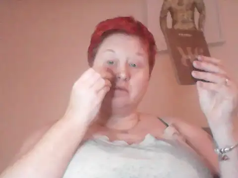 Snapshot of BustyRedxx chatting on February 11, 2026, 11:21 am BustyRedxx online show from February 11, 2026, 11:21 am