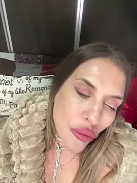 IssabelXO online show from April 11, 2026, 10:57 pm