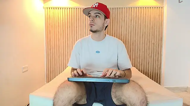 Snapshot of IM_BULL chatting on January 14, 2026, 12:53 pm IM BULL online show from January 14, 2026, 12:53 pm