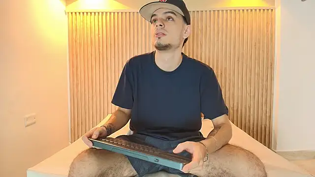 Snapshot of IM_BULL chatting on January 15, 2026, 12:52 pm IM BULL online show from January 15, 2026, 12:52 pm