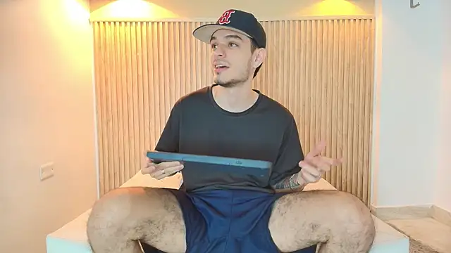 Snapshot of IM_BULL chatting on January 13, 2026, 12:42 pm IM BULL online show from January 13, 2026, 12:42 pm