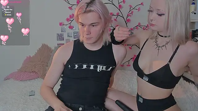 SweetheartsFriends online show from March 6, 2026, 8:53 am