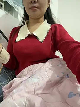 Snapshot of Avelyn-n chatting on February 3, 2026, 12:43 am Avelyn-n online show from February 3, 2026, 12:43 am