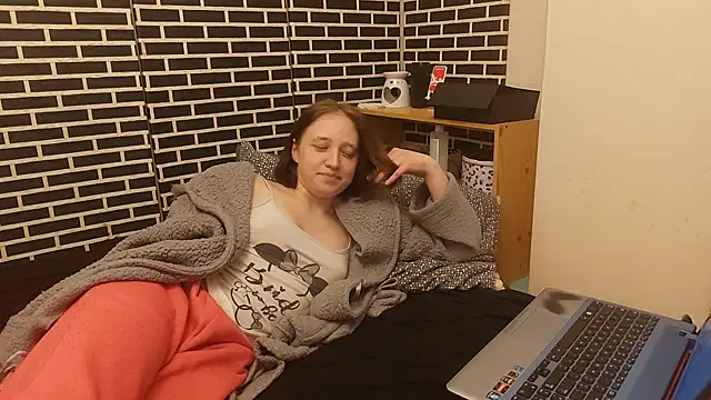 Spatgirl online show from February 13, 2026, 7:14 pm