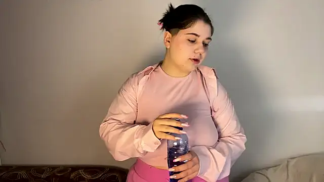 Snapshot of LunaBlakes chatting on March 2, 2026, 8:43 am LunaBlakes online show from March 2, 2026, 8:43 am