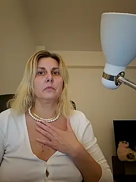 Snapshot of Amelia9798 chatting on February 18, 2026, 6:59 pm Amelia9798 online show from February 18, 2026, 6:59 pm