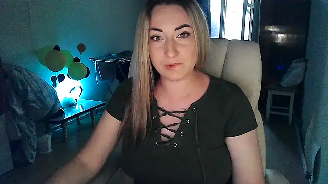 FoxyAnn12 online show from June 21, 2026, 4:57 pm
