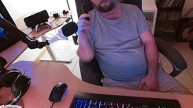 Snapshot of Dominic2295 chatting on February 11, 2026, 5:46 pm Dominic2295 online show from February 11, 2026, 5:46 pm