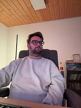 Snapshot of Dominic2295 chatting on February 7, 2026, 2:36 pm Dominic2295 online show from February 7, 2026, 2:36 pm