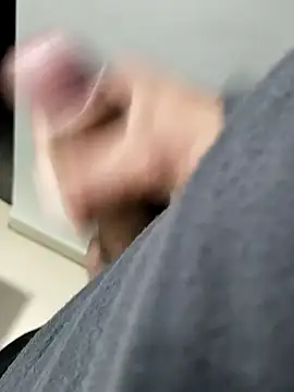 Snapshot of AlejandreBy chatting on April 5, 2026, 7:42 pm AlejandreBy online show from April 5, 2026, 7:42 pm