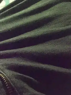 Snapshot of AlejandreBy chatting on April 12, 2026, 7:22 am AlejandreBy online show from April 12, 2026, 7:22 am