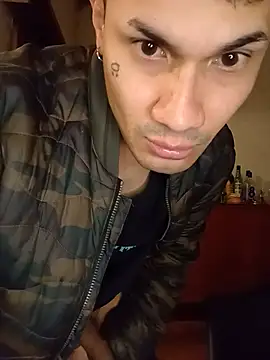 meninocaramelo online show from June 5, 2026, 11:21 pm
