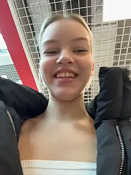 AshleyMur online show from March 12, 2026, 6:50 am