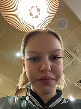 AshleyMur online show from April 13, 2026, 5:00 am