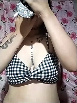 Snapshot of hotbabe69xx chatting on February 14, 2026, 5:57 pm hotbabe69xx online show from February 14, 2026, 5:57 pm