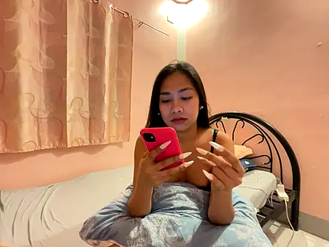 Snapshot of Mira_Janee chatting on January 8, 2026, 10:32 am Mira Janee online show from January 8, 2026, 10:32 am