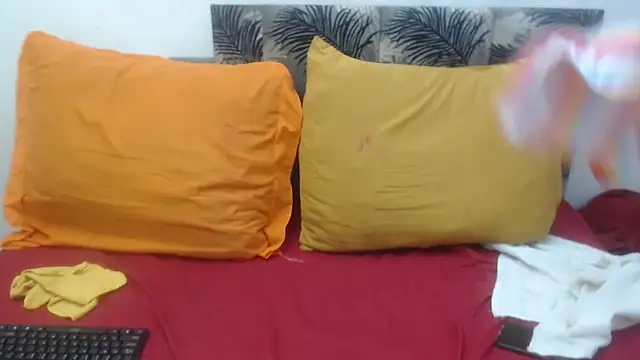 SEXY MATURExx online show from April 12, 2026, 7:55 am