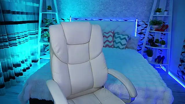 CrystalVibe online show from May 12, 2026, 5:59 am