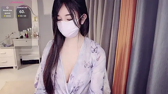 Snapshot of NolanMia chatting on March 7, 2026, 12:17 am NolanMia online show from March 7, 2026, 12:17 am