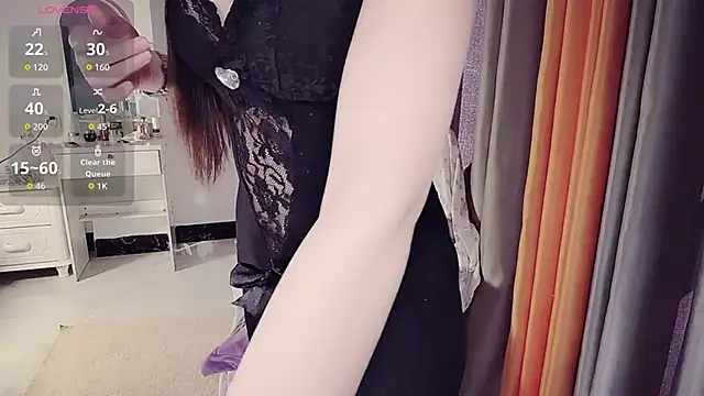 Snapshot of NolanMia chatting on April 1, 2026, 12:35 am NolanMia online show from April 1, 2026, 12:35 am