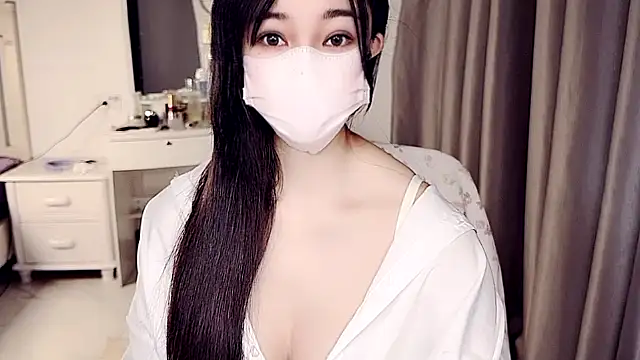 Snapshot of NolanMia chatting on April 16, 2026, 12:22 am NolanMia online show from April 16, 2026, 12:22 am