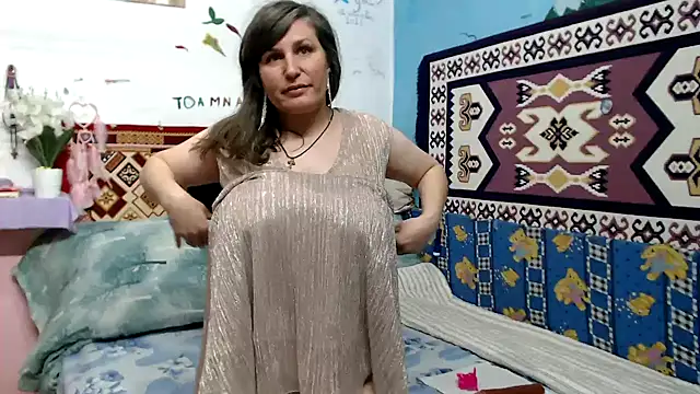 Adelinemilf online show from April 30, 2026, 12:34 pm