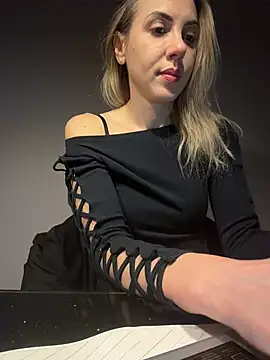 ElenaWhitmore online show from February 23, 2026, 10:32 pm