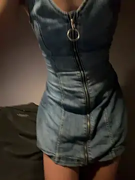 ElenaWhitmore online show from June 23, 2026, 9:13 pm