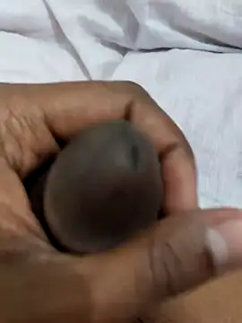 Snapshot of OutsizedVent chatting on January 15, 2026, 6:33 pm OutsizedVent online show from January 15, 2026, 6:33 pm