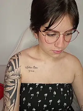 kuritto  online show from February 12, 2026, 2:11 am