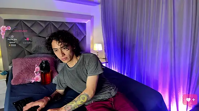 Snapshot of CalmaCaos chatting on February 26, 2026, 12:16 pm CalmaCaos online show from February 26, 2026, 12:16 pm