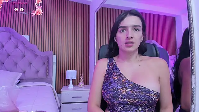 Violett hott  online show from March 12, 2026, 12:20 pm