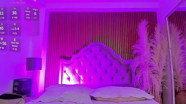 Snapshot of Violett_hott_ chatting on February 19, 2026, 1:30 pm Violett hott online show from February 19, 2026, 1:30 pm