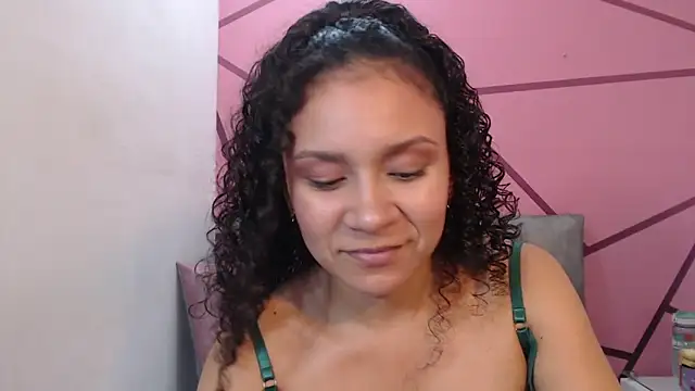 Little18Doll online show from May 29, 2026, 9:43 pm